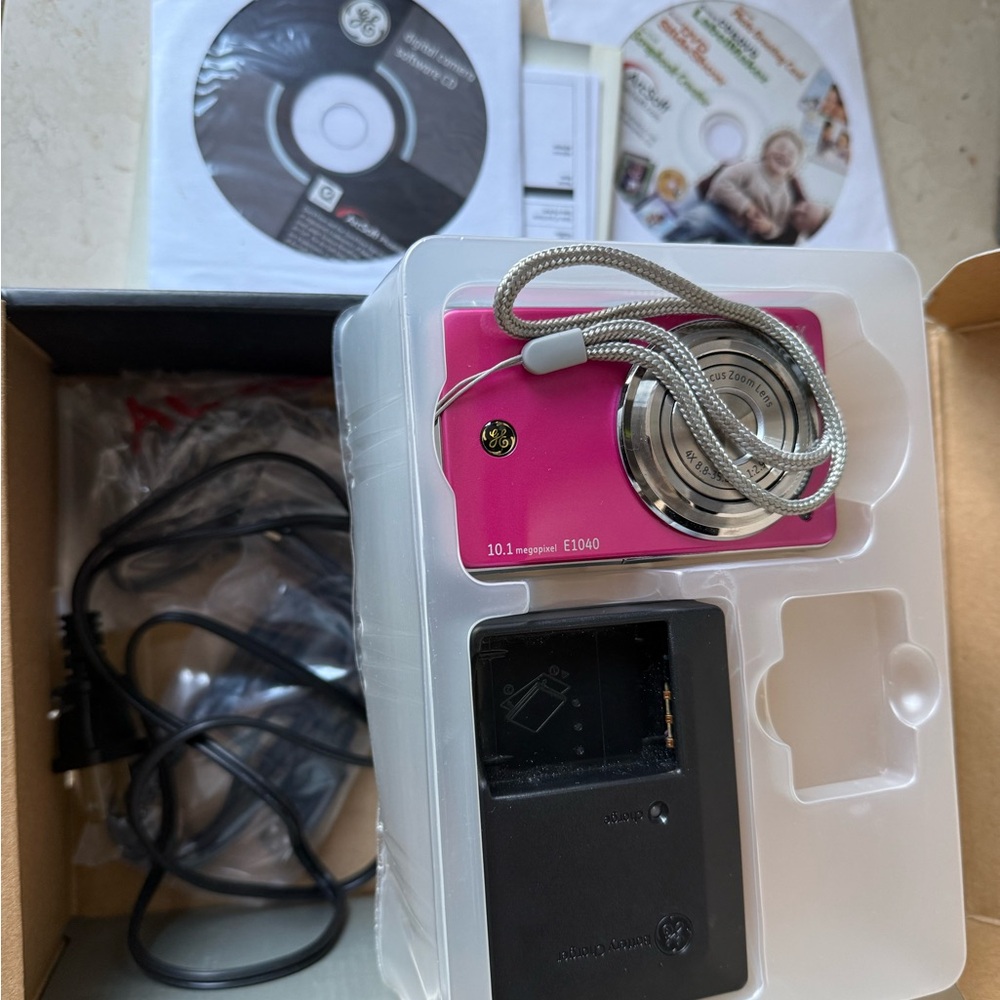 GE E1040 Digital Camera